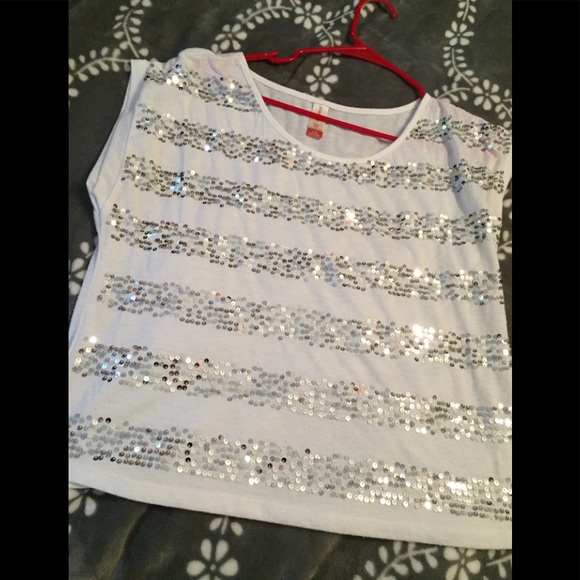 Tops - Picture 2 of 2